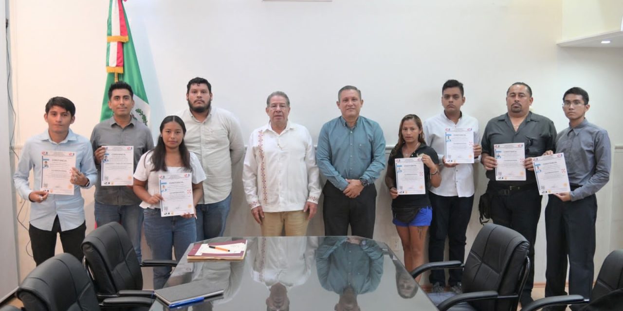 Entregan constancias a guardavidas de playas de Tuxpan que acreditaron su curso de formación