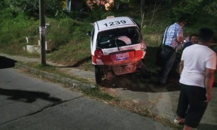 SE DA A LA FUGA TRAS COLISIONAR A TAXISTA Y MOTOCICLISTA