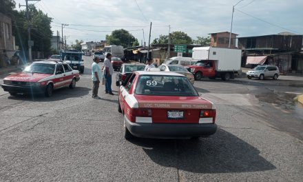 Chocan Tsuru Vs Corsa en el Libramiento