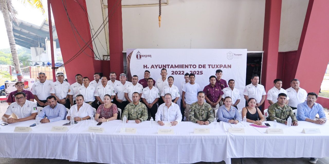 Gobierno de Tuxpan felicitó y festejó a los bomberos en su día