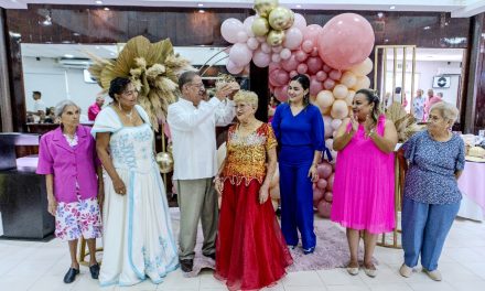 DIF Municipal y el Gobierno de Tuxpan festejaron a los abuelos, en su día