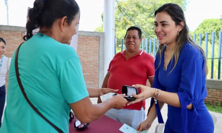 DIF Tuxpan entrega 400 lentes gratuitos de la campaña “Una Mirada Hacia el Corazón”