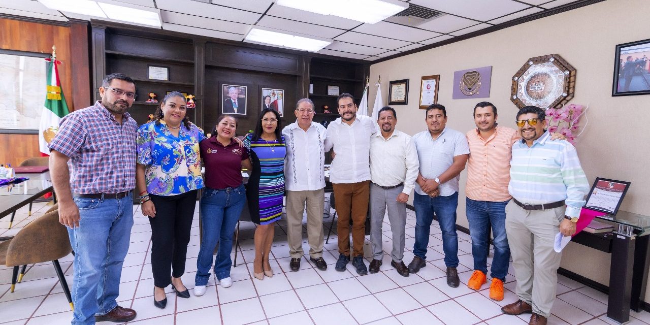 Familias de Tuxpan y Cerro Azul fueron beneficiadas con la entrega de escrituras, lo que les brinda certeza jurídica patrimonial