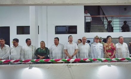 Con gran fervor patrio se realizó en Tuxpan la ceremonia del Grito de Independencia