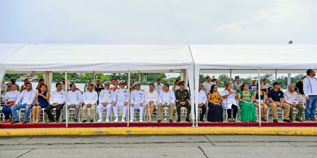 Se realizó en Tuxpan el desfile cívico-militar del 214 Aniversario del Inicio de la Independencia de México