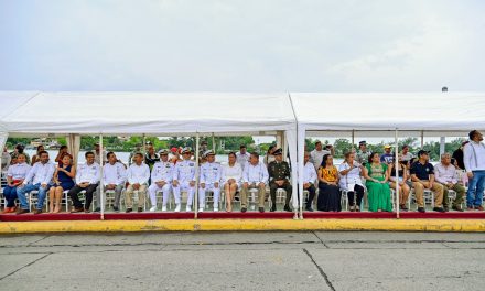 Se realizó en Tuxpan el desfile cívico-militar del 214 Aniversario del Inicio de la Independencia de México