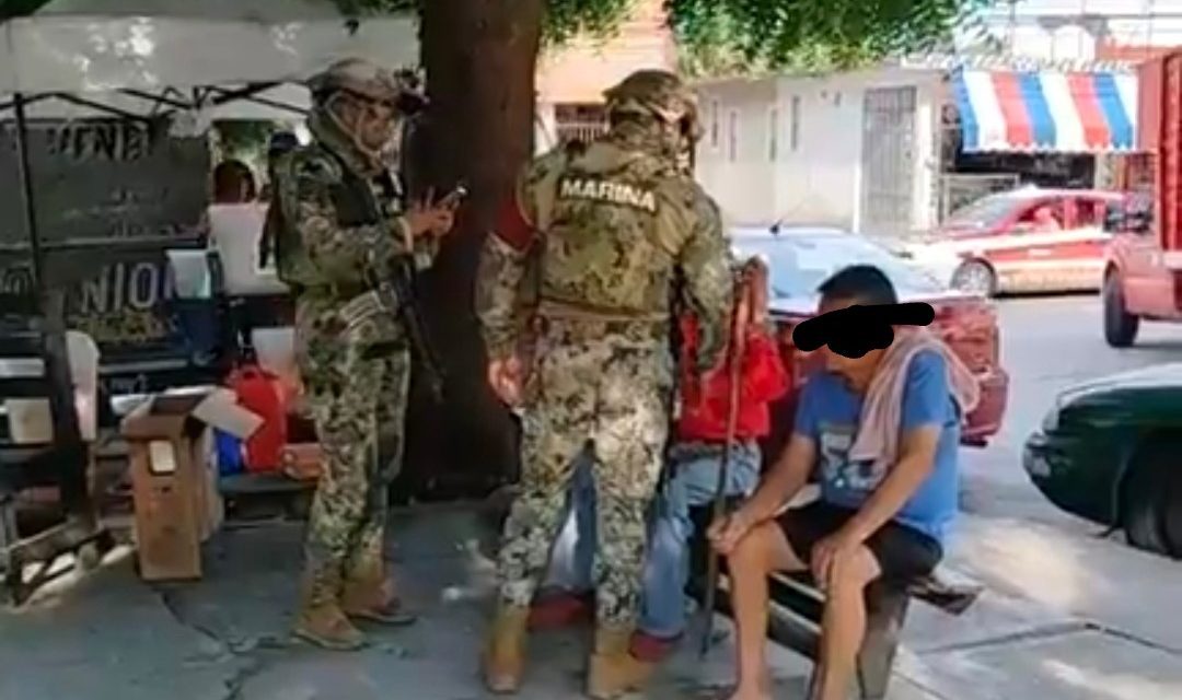 Violento y cobarde taxista golpea a un octagenario