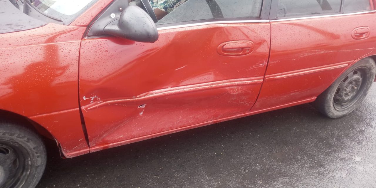 TAXISTA CHOCA EN EL BOULEVARD