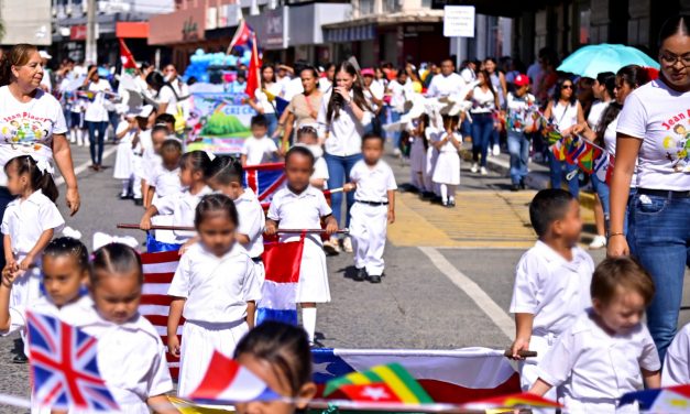 Con desfile, conmemoran 79 aniversario de las Naciones Unidas