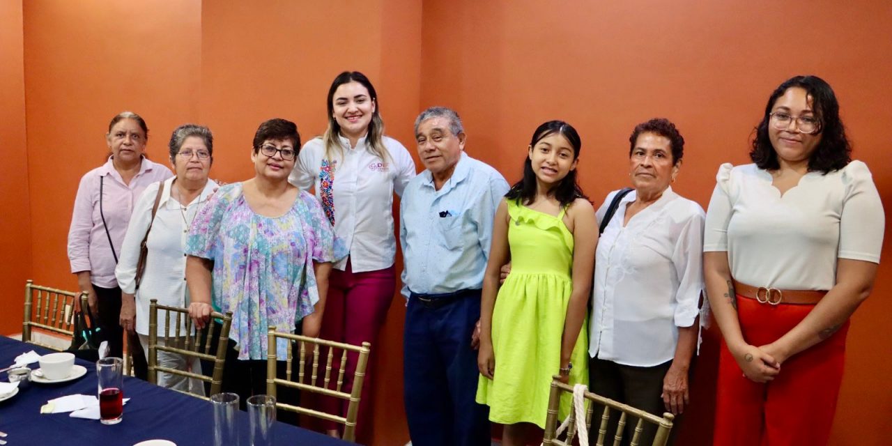 DIF Tuxpan entrega aparatos auditivos y una órtesis