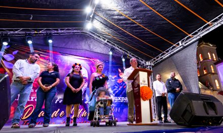 Inició en Tuxpan la celebración del Día de Muertos con un multitudinario desfile y un festival cultural