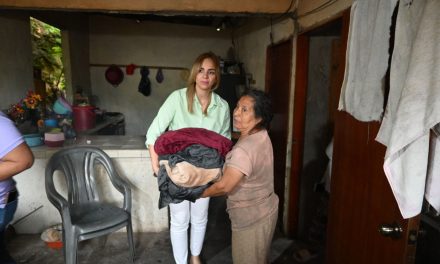 Atiende DIF Tuxpan a familia afectada por incendio en su domicilio