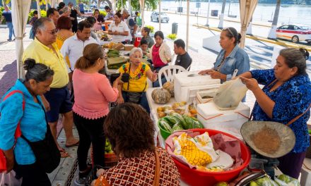Venga a adquirir productos frescos del campo, a muy buenos precios, en el Mercadito Solidario instalado en la Plaza Cívica