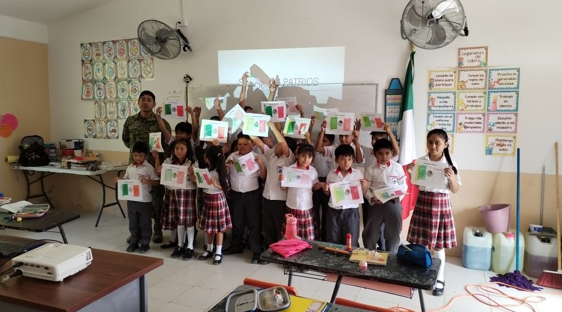 El Ejército Mexicano fomenta el amor a la patria en niños de primaria en Tuxpan, Veracruz.