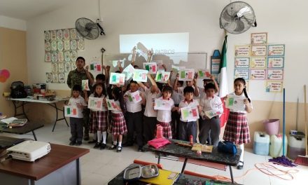 El Ejército Mexicano fomenta el amor a la patria en niños de primaria en Tuxpan, Veracruz.