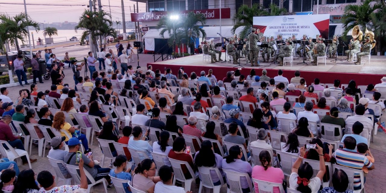 La Banda de Música de la VI Región Militar de la Secretaría de la Defensa Nacional ofreció maravilloso concierto en Tuxpan