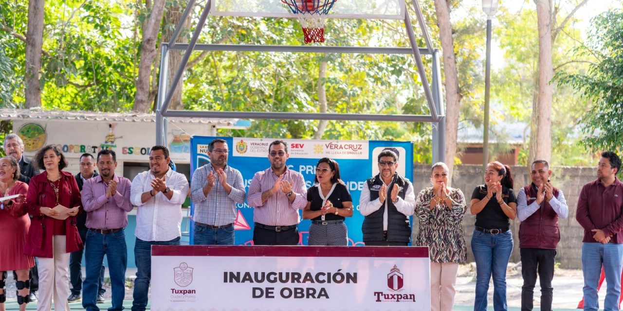 Gobierno de Tuxpan hizo la entrega oficial de techados en áreas de Educación Física, en dos escuelas primarias urbanas