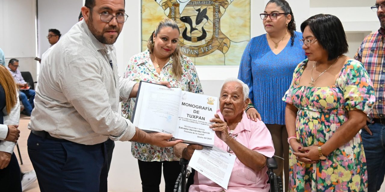 Salvador Hernández García fue ratificado por el cabildo como Cronista de la Ciudad de Tuxpan