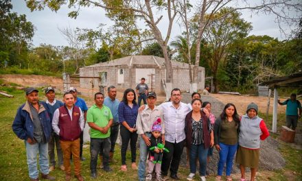 Gobierno de Tuxpan entrega apoyos a 2 comunidades de la ruta Los Kilómetros y en la localidad Juan Zumaya