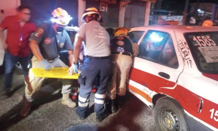 Choca Taxista con Conductor menor de edad