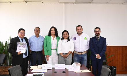 Atienden diputadas a representantes de galleros de la entidad