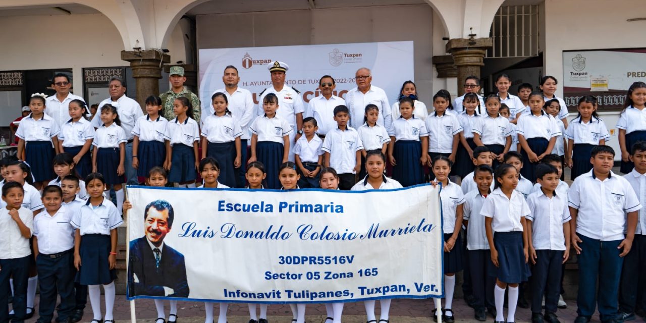 Primaria Luis Donaldo Colosio participa en Lunes Cívico, en la explanada municipal