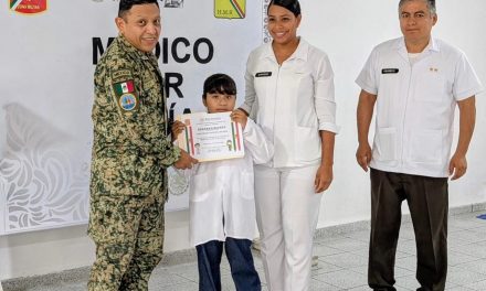 ¡El Ejército Mexicano y el Hospital Militar Hacen de Emily una «Médico por un Día»!