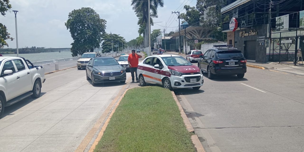 Taxi choca por alcance