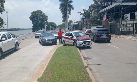 Taxi choca por alcance