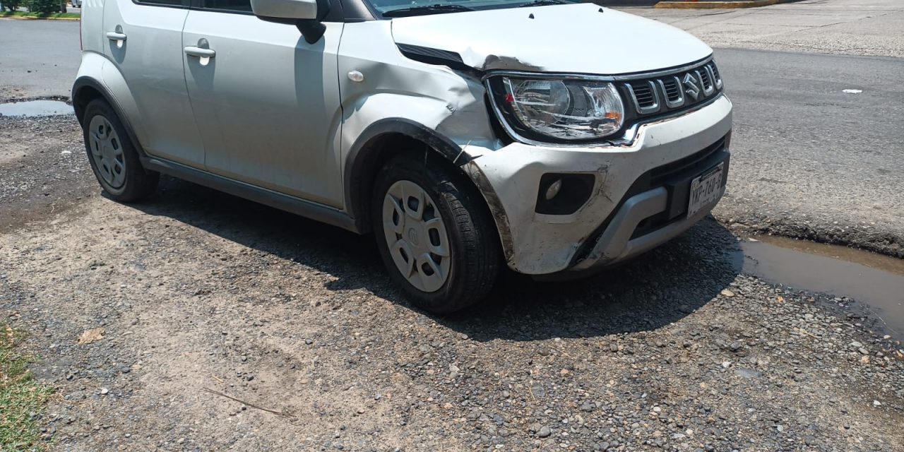 Taxista impactado por alcance por veloz