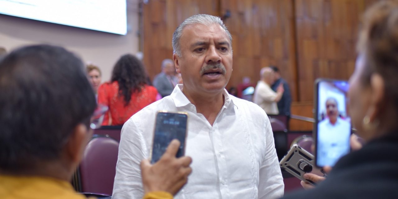 Impulsa diputado José Reveriano regularización de predios escolares