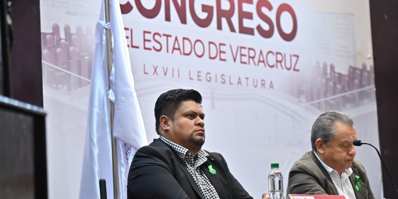 Recibe el Congreso a personas adultas mayores en conversatorio