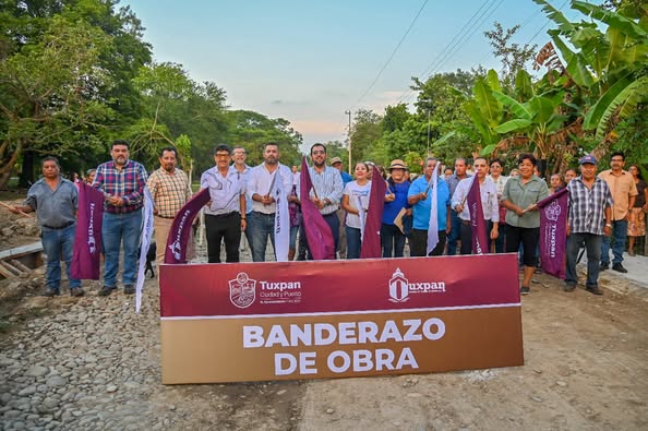 Inicia la construcción de guarniciones y banquetas en calles de las comunidades Ojite y Boca del Monte. El alcalde e integrantes del cuerpo edilicio dieron el banderazo de arranque