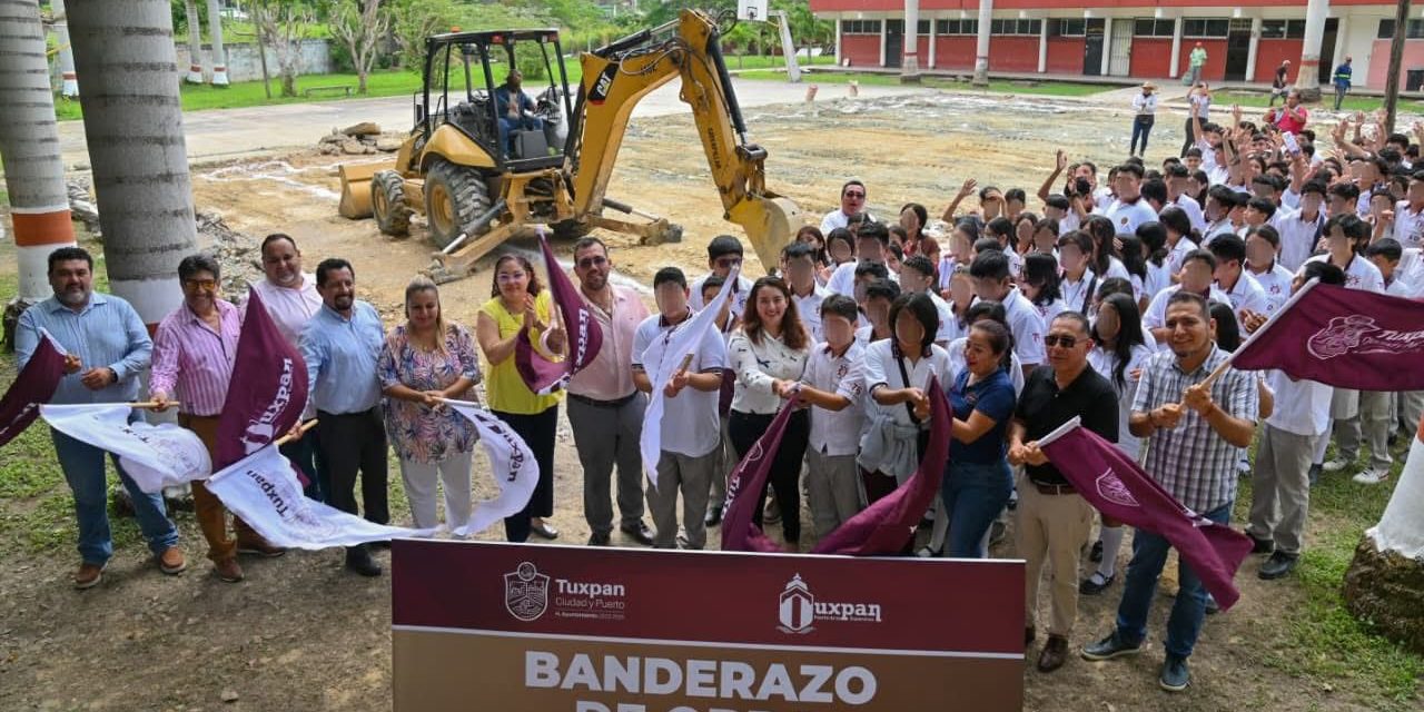 Inicia la construcción de techados en áreas de uso múltiple y cancha deportiva en el CETMAR y en la Secundaria Técnica 76