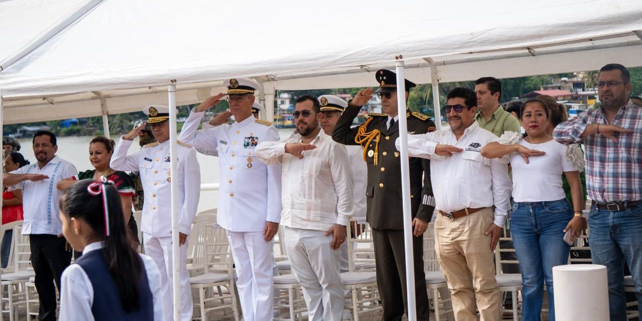 Con desfile cívico-militar se conmemoró en Tuxpan el 215 Aniversario del Inicio de la Independencia de México