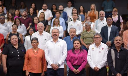 Celebra diputado 45 aniversario de la Universidad Pedagógica Veracruzana