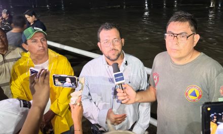Gobierno de Tuxpan adopta medidas preventivas ante la crecida del río Tuxpan, que ya registra escurrimientos hacia el bulevar, en sus partes más bajas