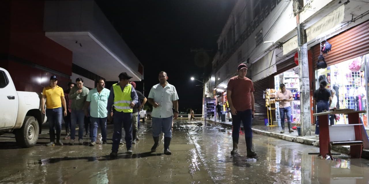 Ayuntamiento pone en marcha la limpieza y saneamiento del bulevar y calles de la zona centro, para una inmediata recuperación.