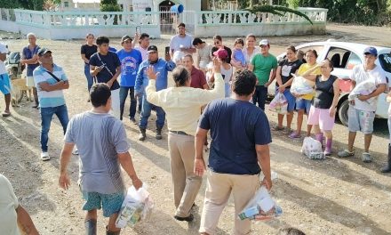 Entrega el Sindicato de Músicos Apoyos a Damnificados