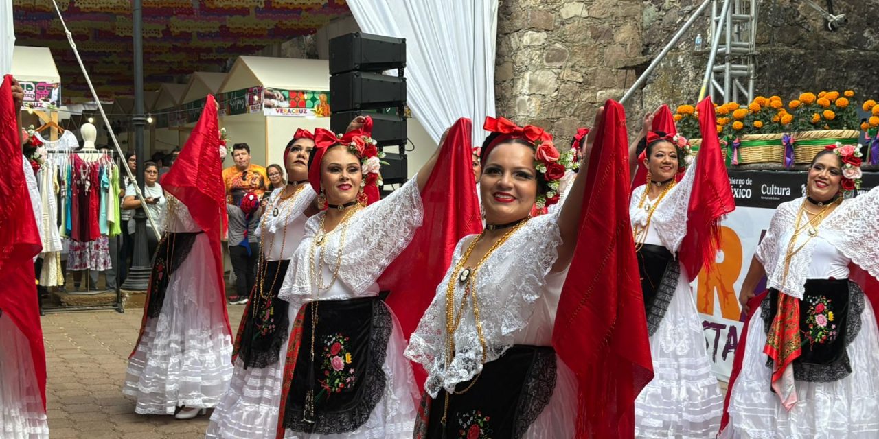Ballet Folklórico Xochiquetzal y Trío Puerta de Oro representan a Veracruz en el Festival Internacional Cervantino