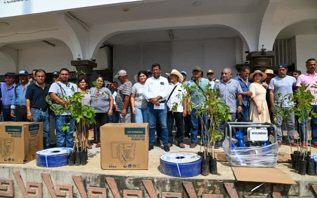 Realizan entrega del Programa de Apoyo para Mitigar los Efectos de la Sequía y el Cambio Climático, en Tuxpan