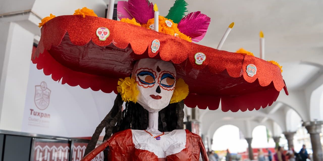 Exitosa expo-venta de artículos elaborados con listón y cartón, en el marco de las Jornadas Multidisciplinarias de la sindicatura única