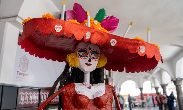 Exitosa expo-venta de artículos elaborados con listón y cartón, en el marco de las Jornadas Multidisciplinarias de la sindicatura única