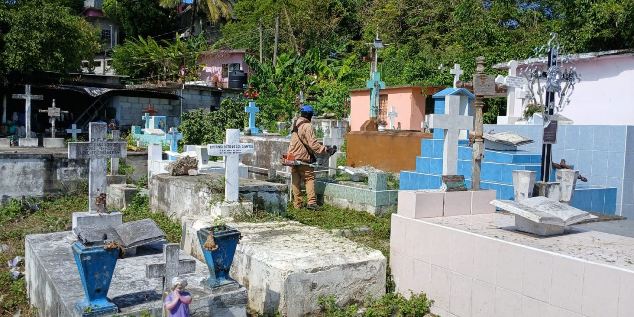 Se prepara personal de Panteones para recibir a las familias