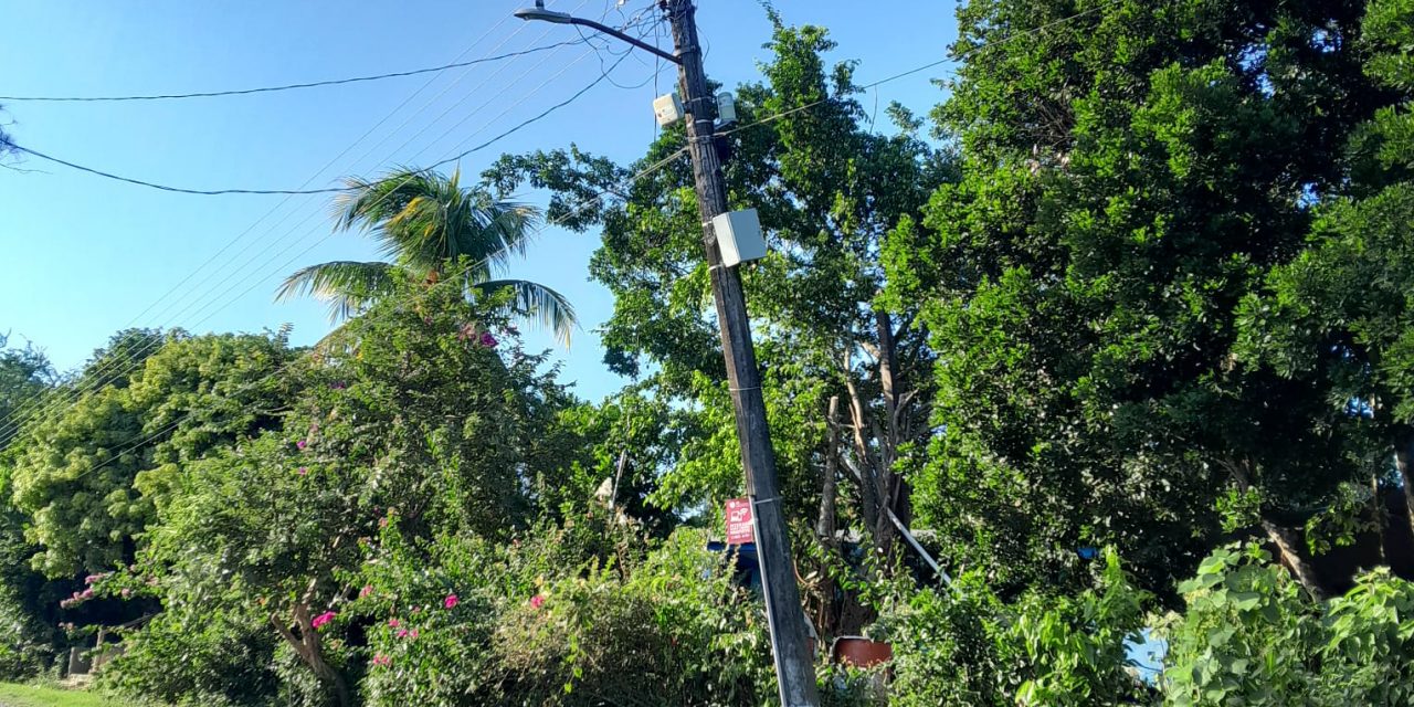 Vecinos hacen un llamado al Agente Municipal y CFE