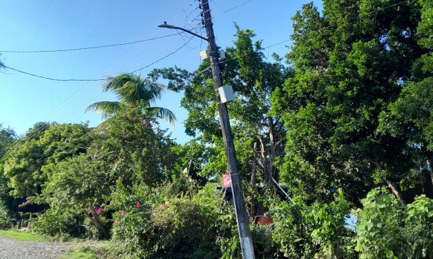 Vecinos hacen un llamado al Agente Municipal y CFE