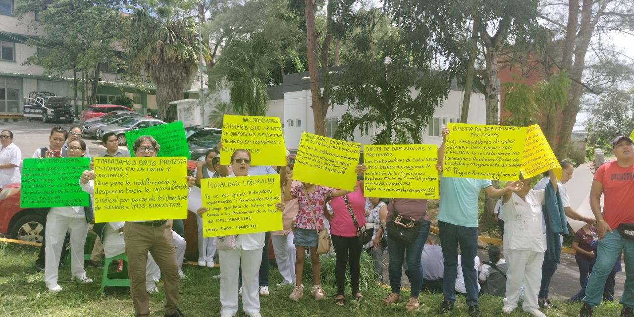 Se manifiestan Trabajadores de la Secretaria de Salud en el Estado