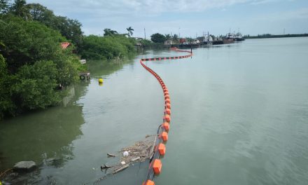 Continúan los trabajos de limpieza de hidrocarburos