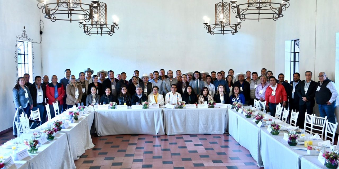 Capacitan Congreso y Orfis a autoridades electas de 51 ayuntamientos de la zona centro