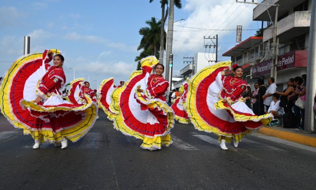 Con colorido desfile, Tuxpan conmemoró el 115 Aniversario del Inicio de la Revolución Mexicana